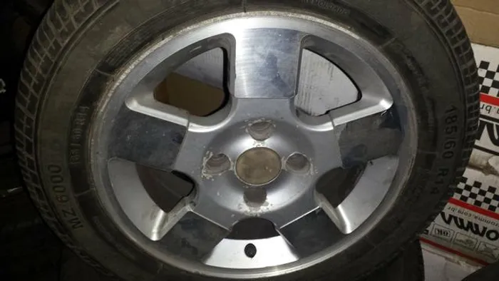 Roda aro 14 Estrela Prata Fiat Uno jogo usado