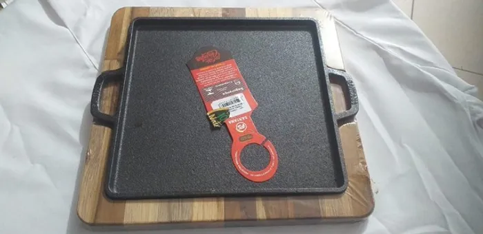 Chapa de Ferro com Suporte de Madeira Quadrada