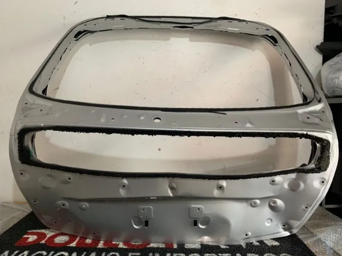 Tampa Traseira Toyota Prius 2016 A 2019 c/detalhe 