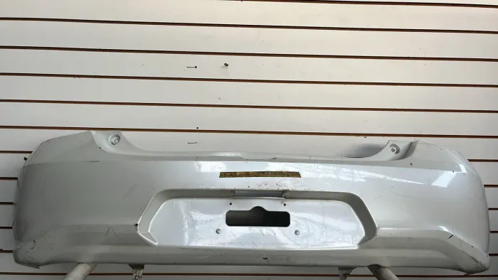 Modelo : ETIOS 18/19 hatch Quantidade: 1 Estado: com detalhe Cor : Branco