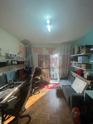 apartamento de frente no Bom retiro,proximo a padaria, açougue.metro, colegios, feira, com