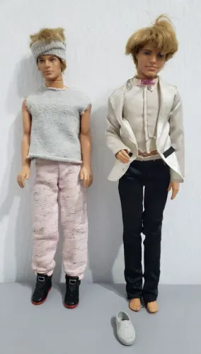 Boneco ken roupa de festa e moletom ler descrição