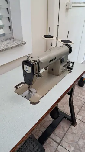 Maquina de costura industrial JUKI
