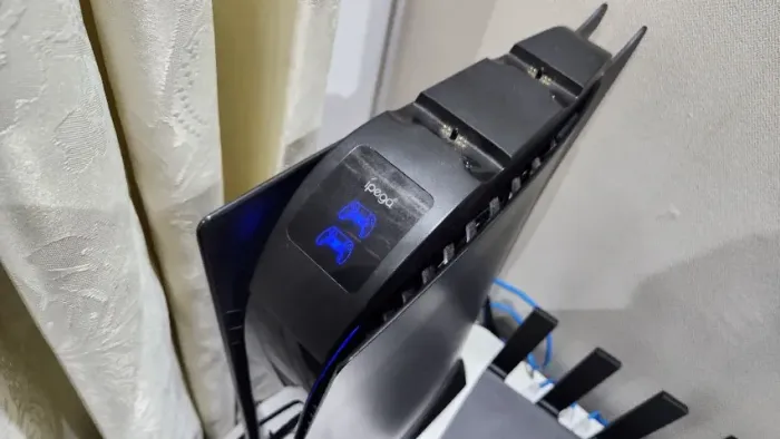 Cooler com carregador para controles Playstation 5 - Ípega