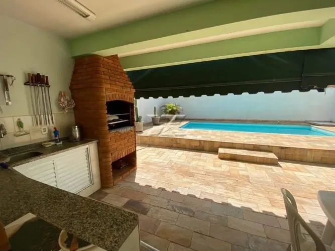 Casa à venda com 02 suítes no Jardim Mirrasol