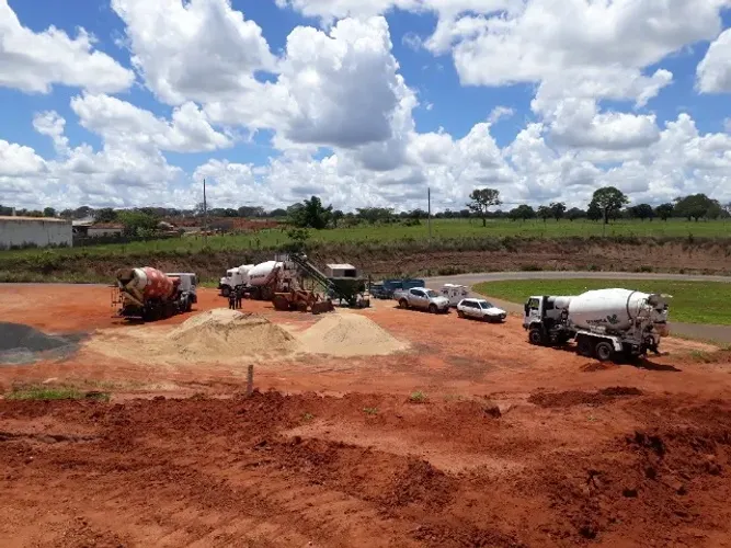Usina de concreto com caminhão betoneira (excelente oportunidade)