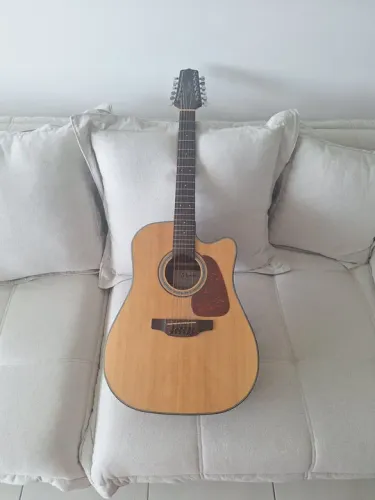 Violão Takamine 12 Cordas com Case personalizada.