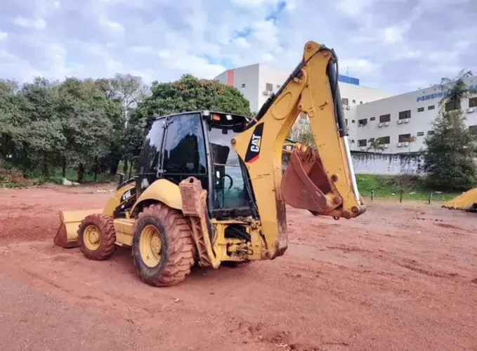 RETROESCAVADEIRA CAT416E