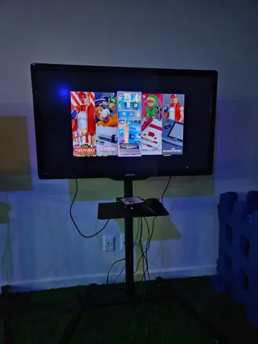 TV Philips 40 + suporte com rodinhas + Vídeo Game Retrô + Fire TV 4k Amazon com Alexa 