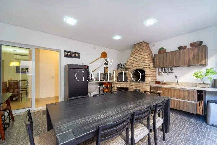 Casa em Condomínio de Luxo no Engordadouro, Jundiaí-SP: 3 Quartos, 1 Suíte, 2 Salas, 4 Ban