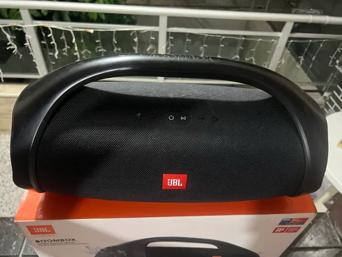 JBL BOMBOX