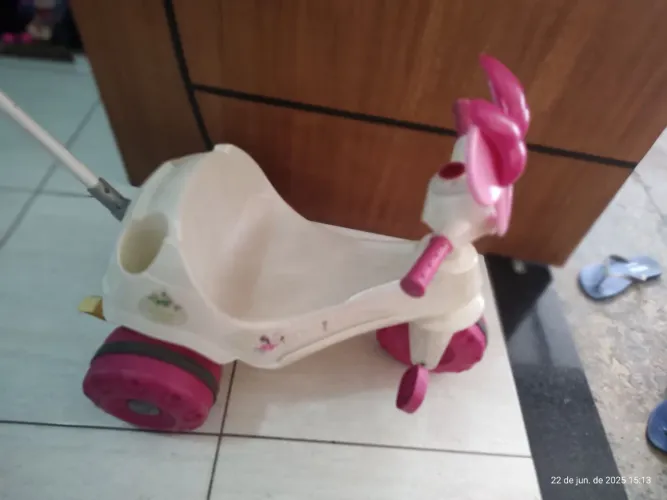 Mini triciclo infantil com design divertido