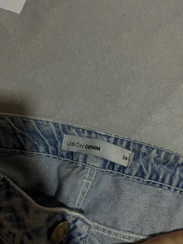 Calça jeans rasgada