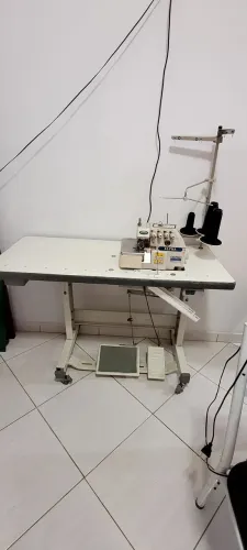 Máquina overlock indústria 4 fios