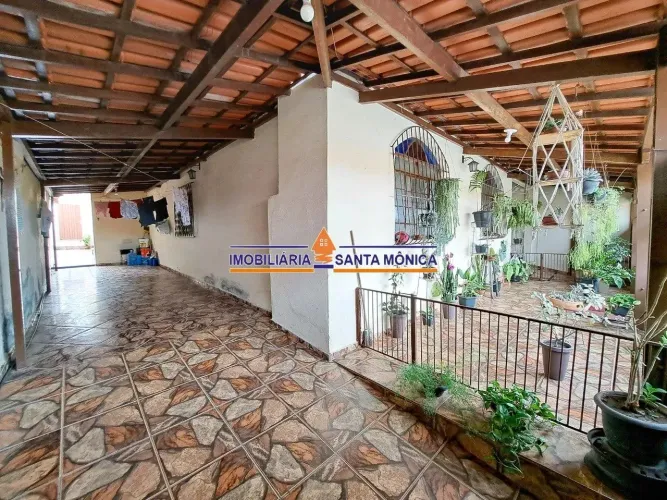 Casa Plana 3 quartos + 3 barracões - Rio Branco
