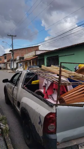 Frete e entulhos 