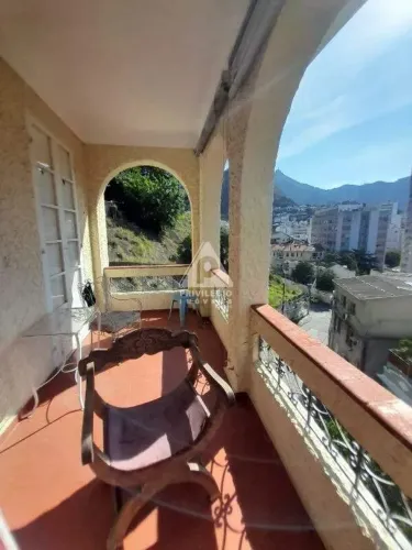 Maravilhoso apartamento tipo casa a venda em Laranjeiras!