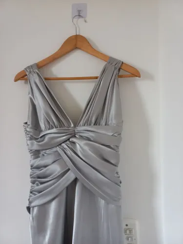 Lindo Vestido de festa, usado, prata, 42, perfeito estado