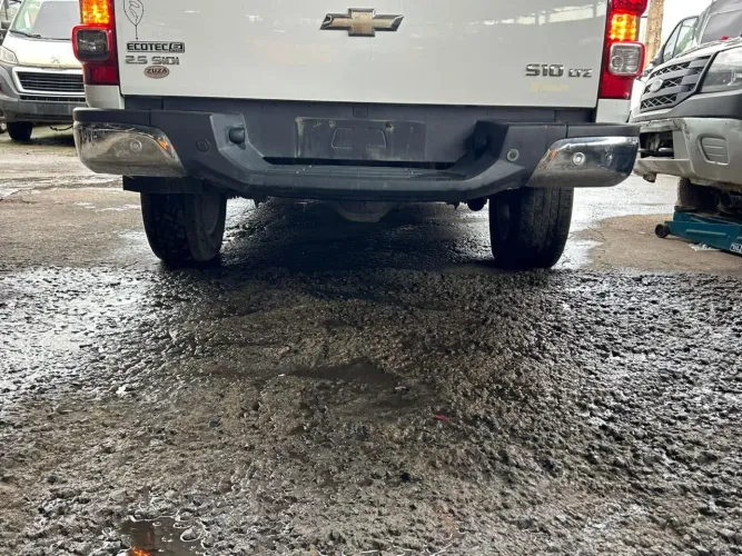 S10 2015 2.5 flex, manual 4x4! Pará-choque traseiro cromado <br>Potência : 206cv<br>Km: 216.537