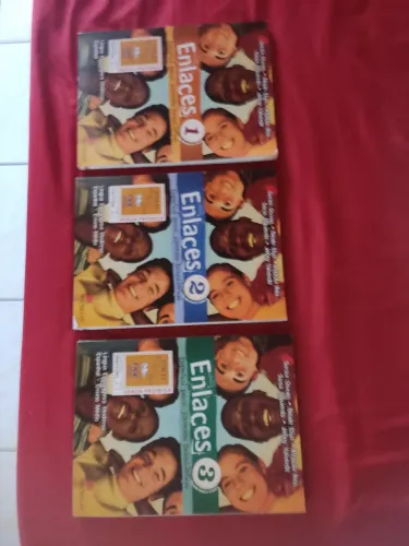 Três Livros de Espanhol: Enlaces Espanhol para jovens brasileiros. Volume 1,2 e 3