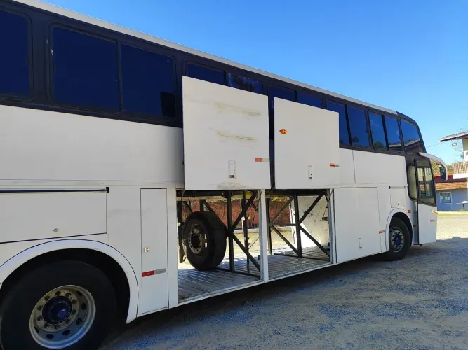 Vendo ou troco ônibus Rodoviário , câmbio semi automat LD motor Scania 113 com 350 000km