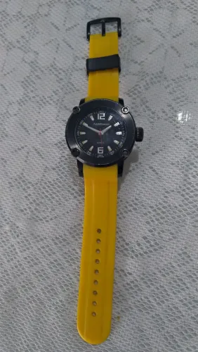 Relógio Masculino Chilli Beans com Pulseira Amarela