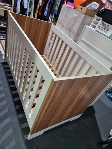 Berço cama e cômoda trocador para bebê e criança. 