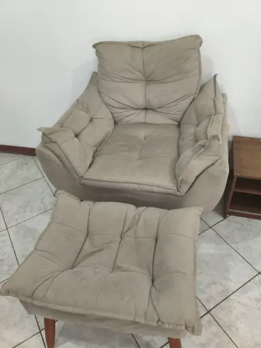 Poltrona + descanso para os pés