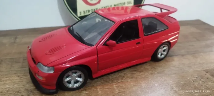 Miniatura ford escort escala 1:18