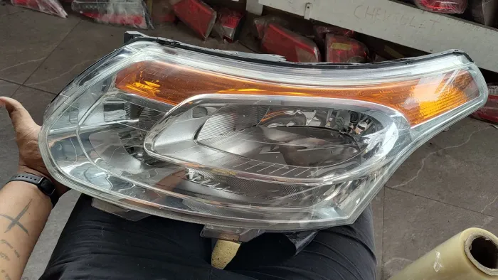 Farol do C3 aircross 