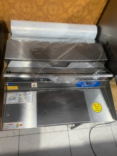 Embaladora seladora e balança etiquetadora