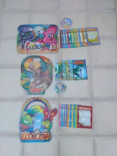 Três conjuntos de livros infantis em perfeito estado.<br>Valor: 25,00