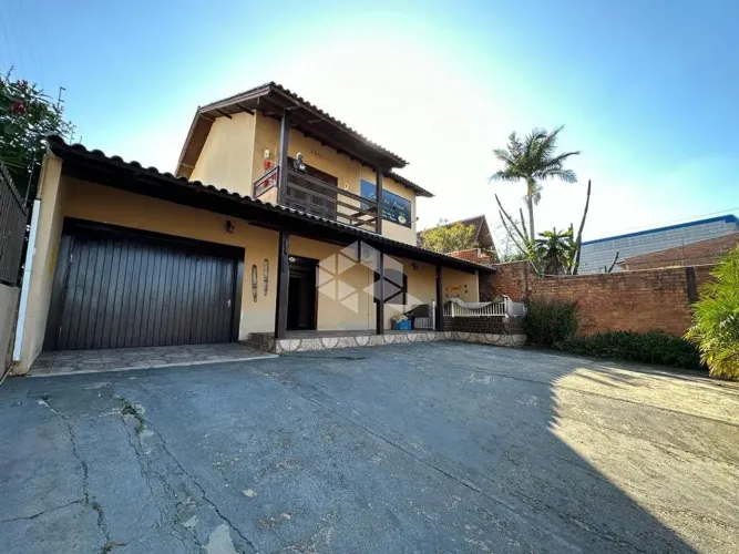 CASA NA OLARIA, 5 SUÍTES, 7 BANHEIROS, 8 VAGAS