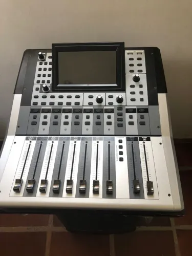 Mesa de som atrium 12