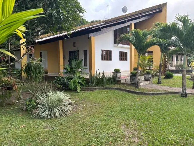 excelente casa em condomínio beira de pista em Aldeia!
