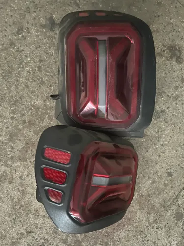 Par de lanternas de renegade 23/24