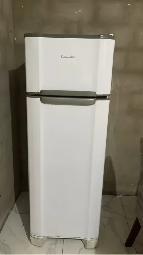 Geladeira esmaltec 276 litros