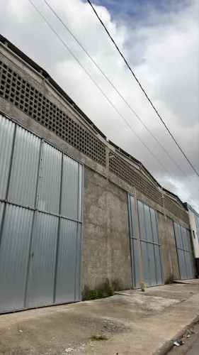 Alugo galpões 10x30 próx do detran