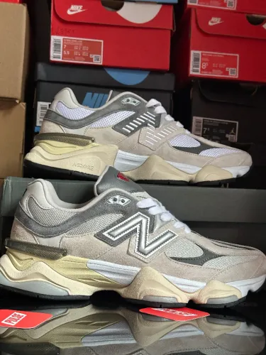 Sneaker New Balance 9060 Rain Cloud Grey - tamanho 42BR, original (1034)