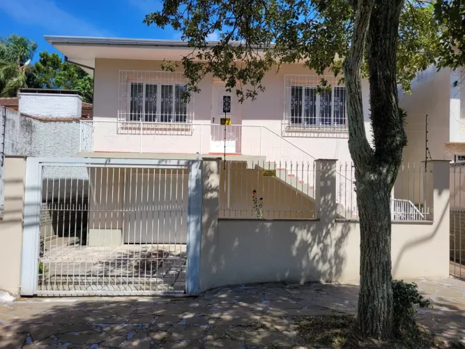 Casa Individual Mista. Bairro Cinquentenário