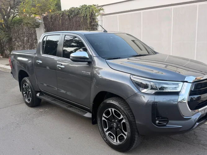 Toyota Hilux CD SRX 4X4 2.8 TDI 16V Diesel Aut. 2025