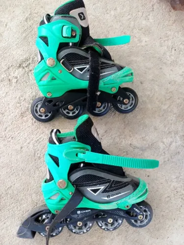 2 Pares PATINS, 1 OXER 32-35 preto e verde e 1 n28 rosa