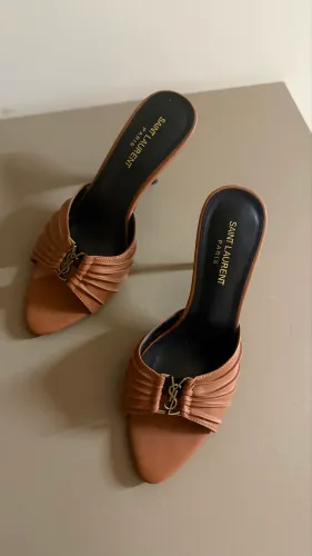 Sandália yves saint laurent