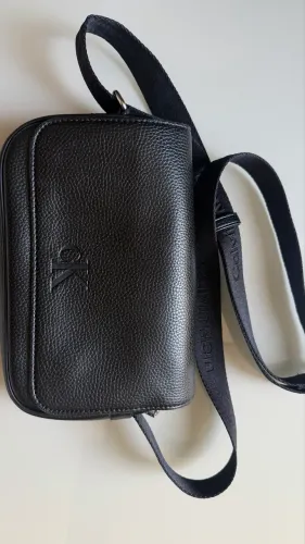 Calvin Klein Original Preta | Impecável | Couro Sintético Texturizado