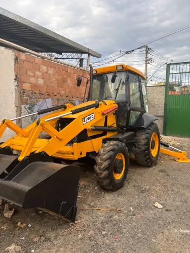 Retrô JCB 4x4 2011 7 mil horas 