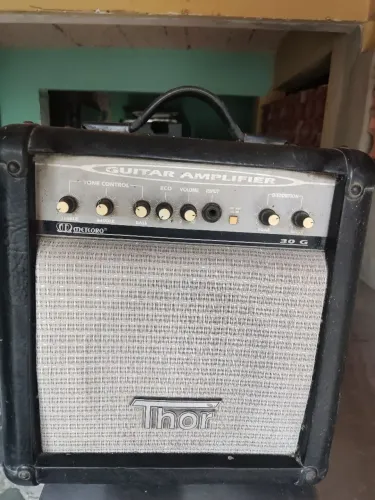 Caixa de guitarra amplificada