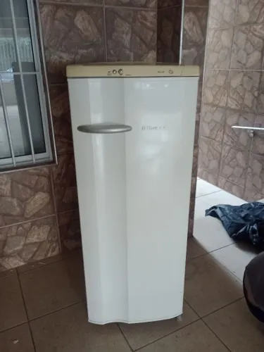 Geladeira Electrolux ótimo estado funcionando perfeitamente 