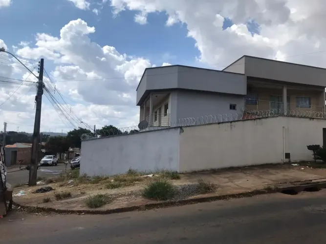 Alugo sobrado 3 quartos - Res Sao Marcos - sem caucao - sem burocracia