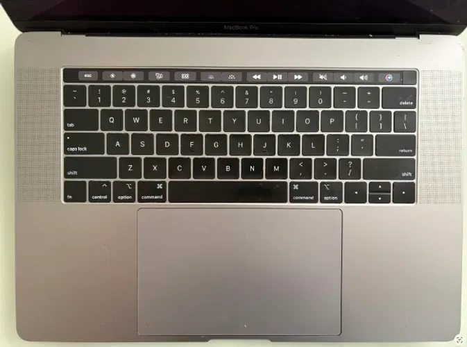 MacBook Pro 15 pol. 2018 Core i7 16GB SSD 512 GB Touch Bar