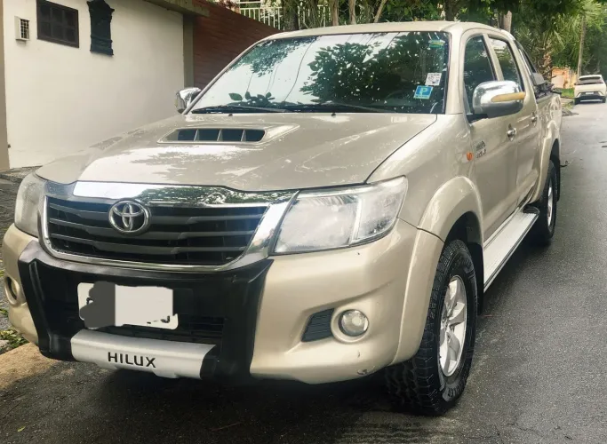 Toyota Hilux CD SR D4-d 4X4 3.0 TDI Dies Aut. 2014